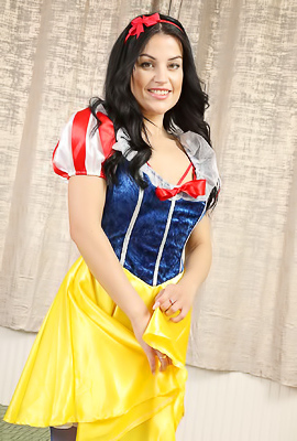 Amber Belle In Princess In Yellow Skirt