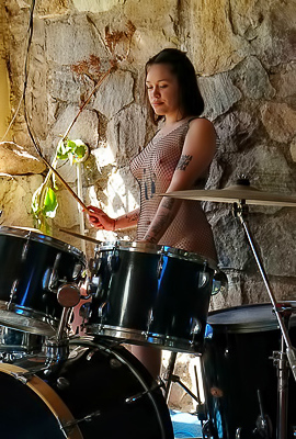 Jazmin P Perfect Cymbal-heavy Climax To Her Solo Crashes Into Her Mind