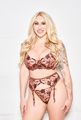 Blonde MILF Teacher Brianna Coppage Gets Double-Teamed