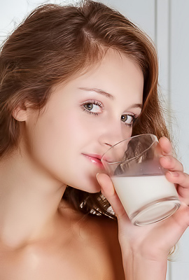 Linessa Naked From Gorgeous Breasts To Her Shaved Pussy