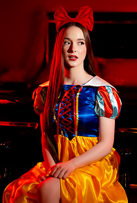 Bianca Beauchamp And Hazel Moore With Tight Natural Curves In Snow White XXX: A Porn Parody