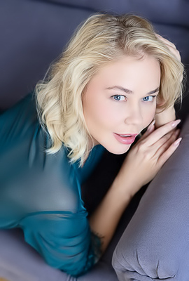 Sarika A Curvaceous Blonde Is Soon Perfectly Naked