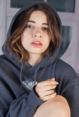 Elle Mira Naughty Babe