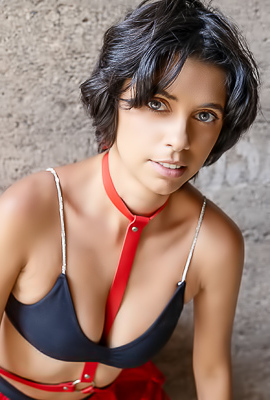 Kensi Bold Solo Show In Leather, Spreading Legs For Sizzling Outdoor Masturbation