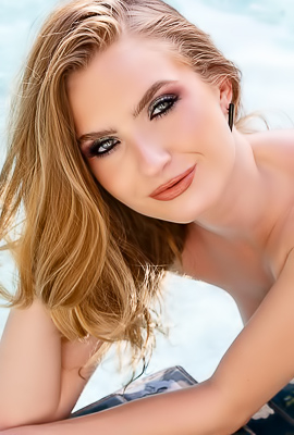 Barbie Ann Teases in Lingerie, Lareina Makin Men Dream